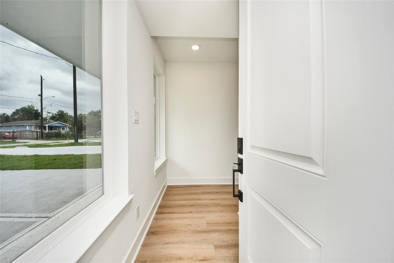 932 South Ln #932B - Photo 7 of 14