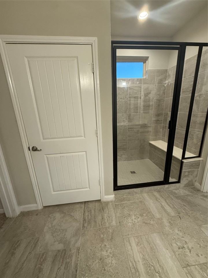 29311 Kellys Falls Ct #29311 - Photo 4 of 6