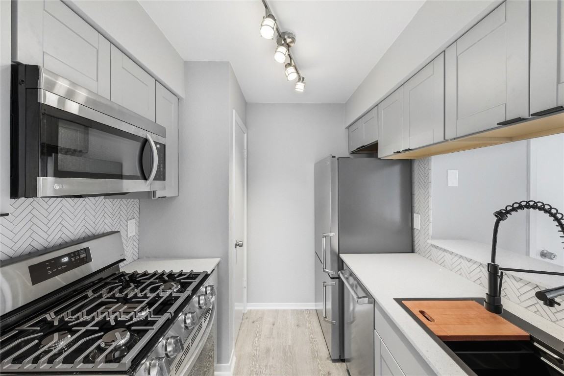 2618 Ektom Dr #2618B - Photo 7 of 30