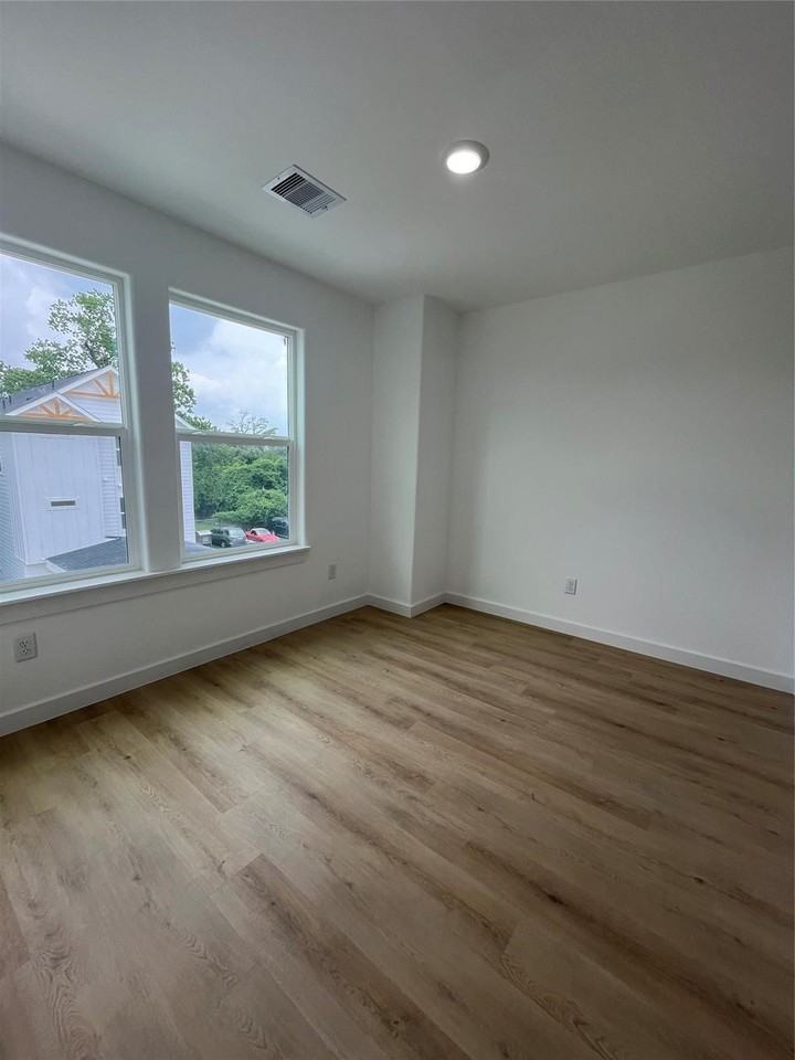 8603 Wileyvale Rd #8603B - Photo 4 of 16