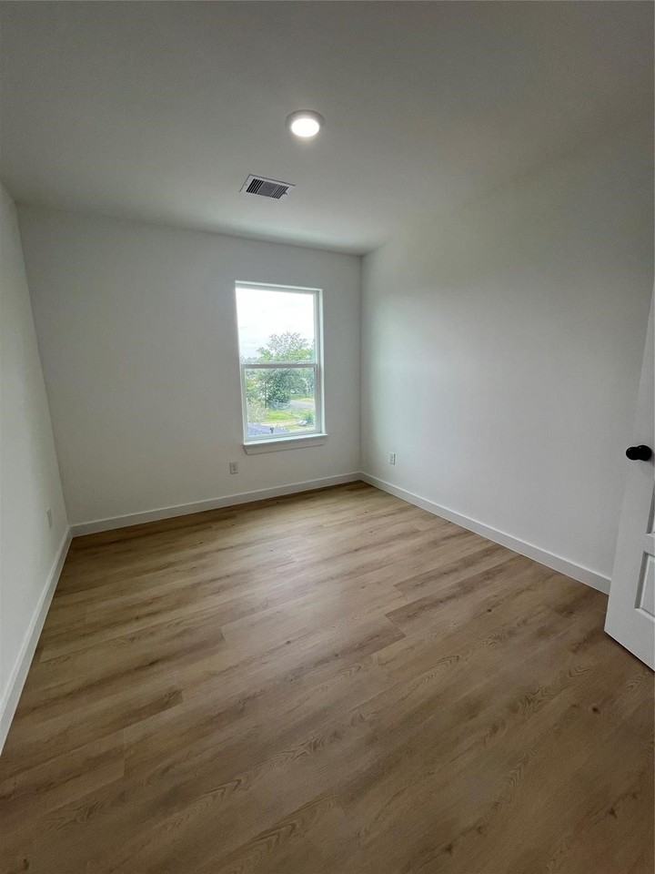 8603 Wileyvale Rd #8603B - Photo 5 of 16