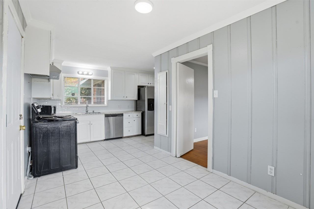 3917 Anita St #3917 - Photo 3 of 29