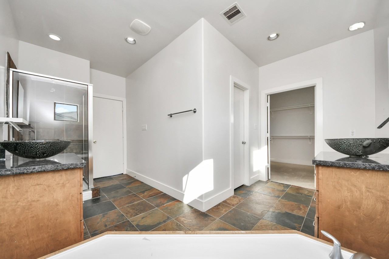 2911 Chartres St #2911 - Photo 2 of 37