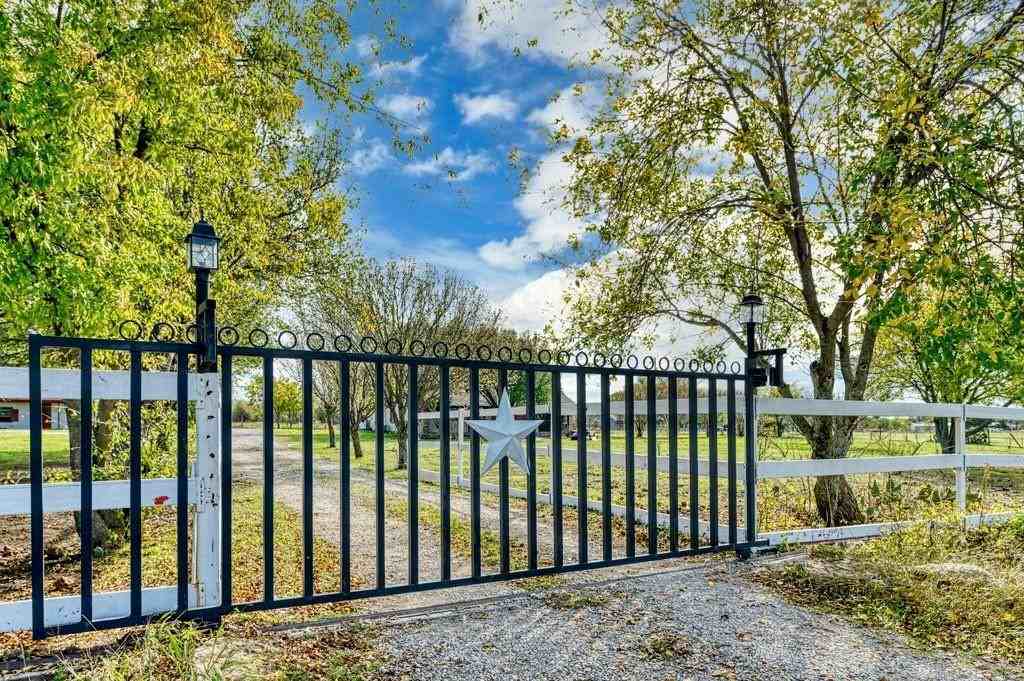 7592 Rawhide Rd #7592 - Photo 4 of 38