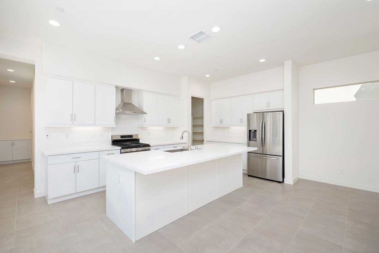 80422 Platinum Way #80422 - Photo 3 of 30