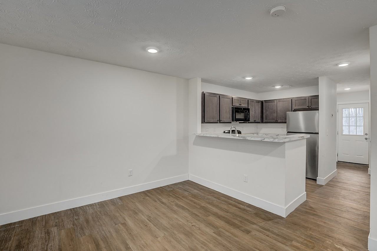 804 Court Yard Lane - Photo 3 of 13