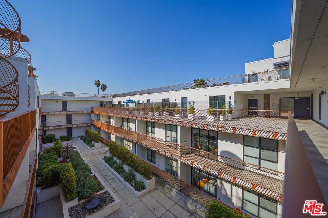 5800 Harold Way #5800-410 - Photo 4 of 31