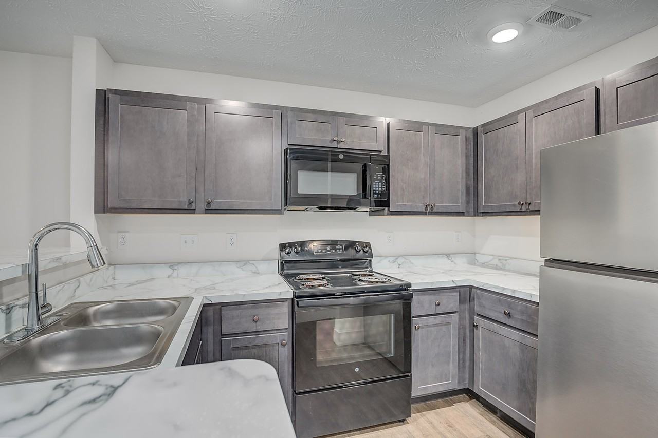 804 Court Yard Lane - Photo 6 of 13