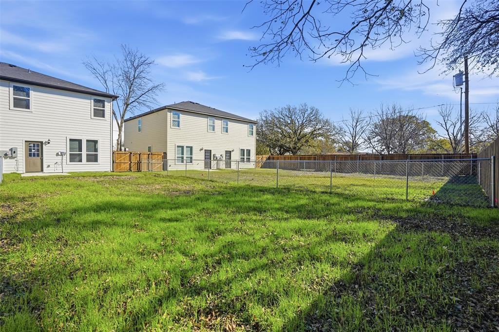 303 Eastland St #303 - Photo 3 of 26