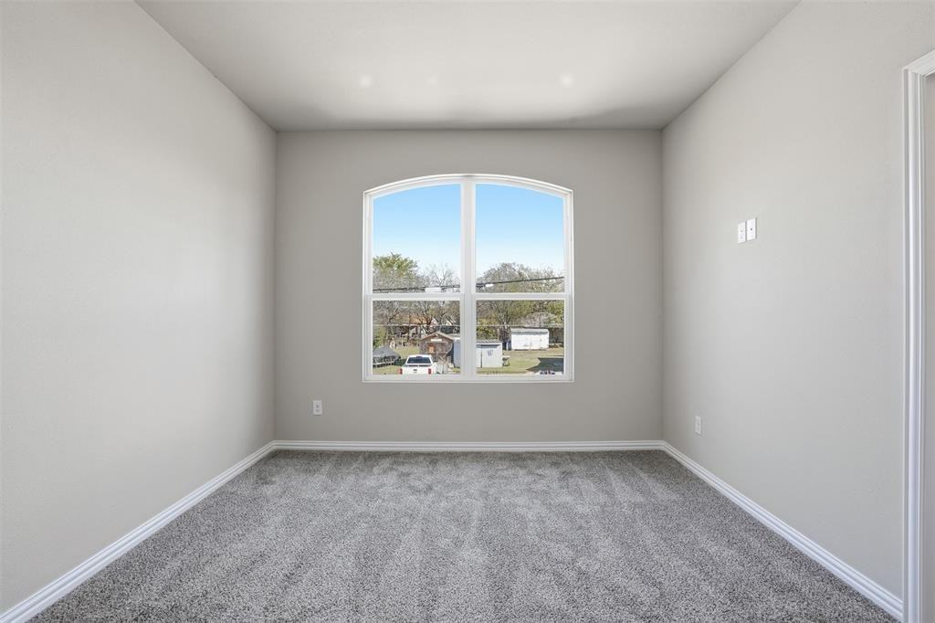 303 Eastland St #303 - Photo 4 of 26