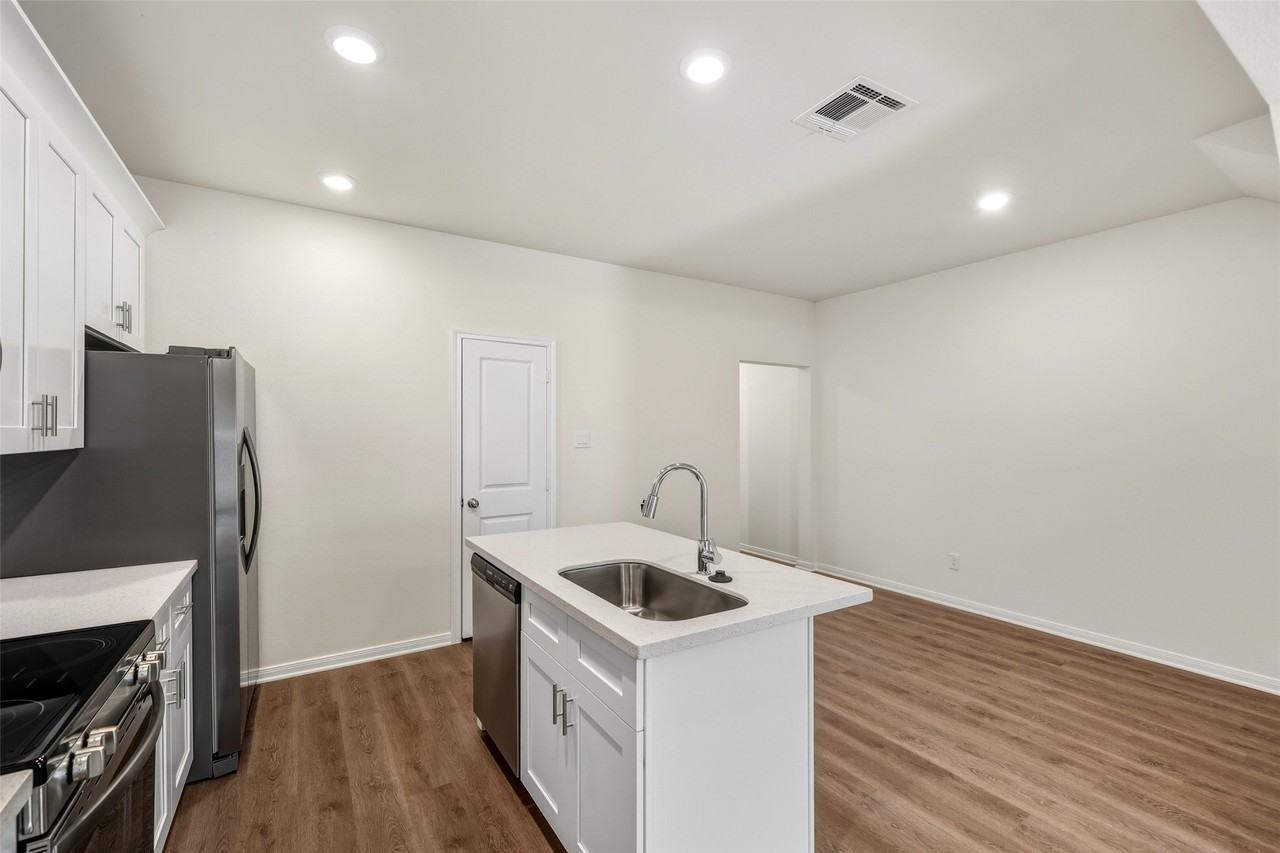 706 W Dallas St #706 - Photo 7 of 19