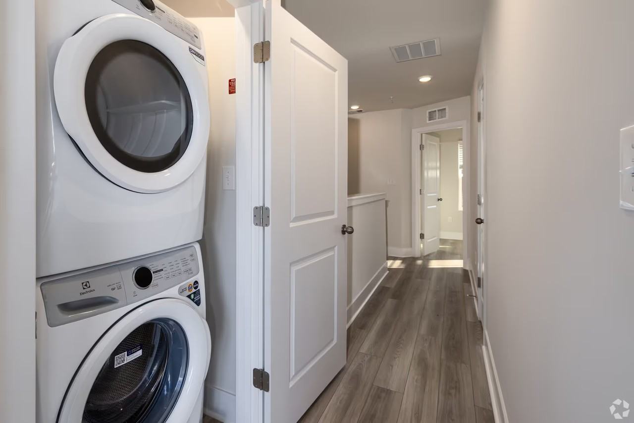 1805 Guilford Ave - Photo 5 of 14