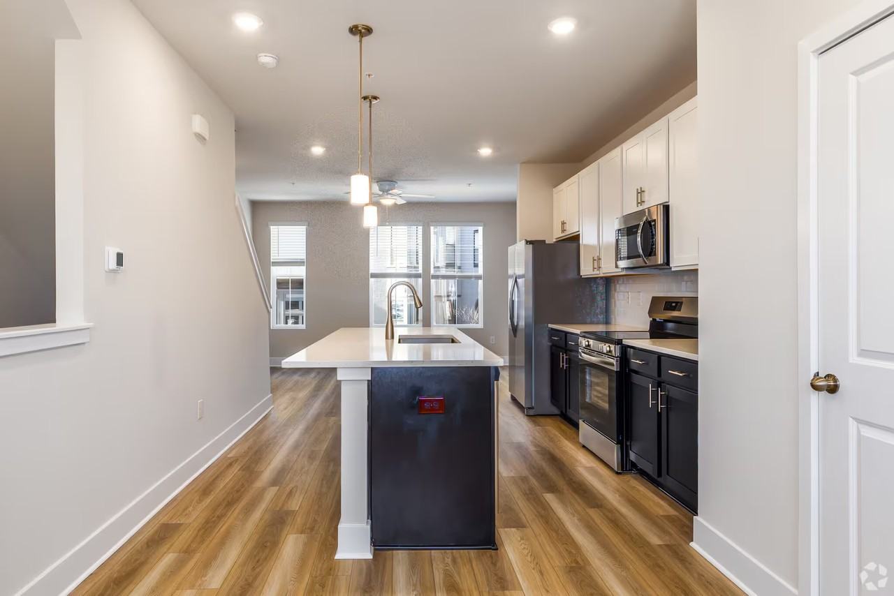 1805 Guilford Ave - Photo 6 of 14