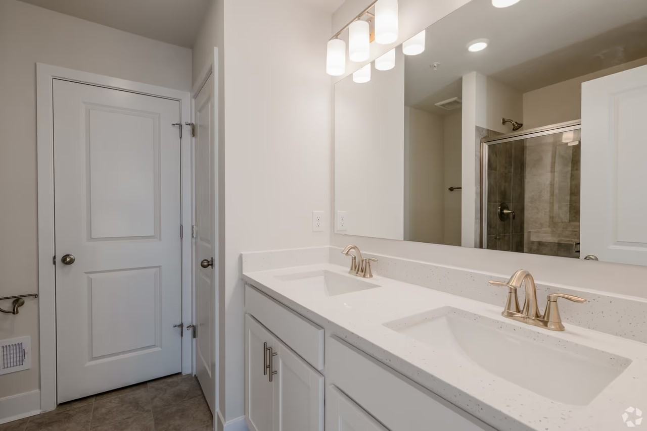 1805 Guilford Ave - Photo 7 of 14