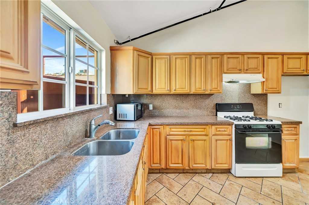 6933 Amigo Ave #6933 - Photo 4 of 27