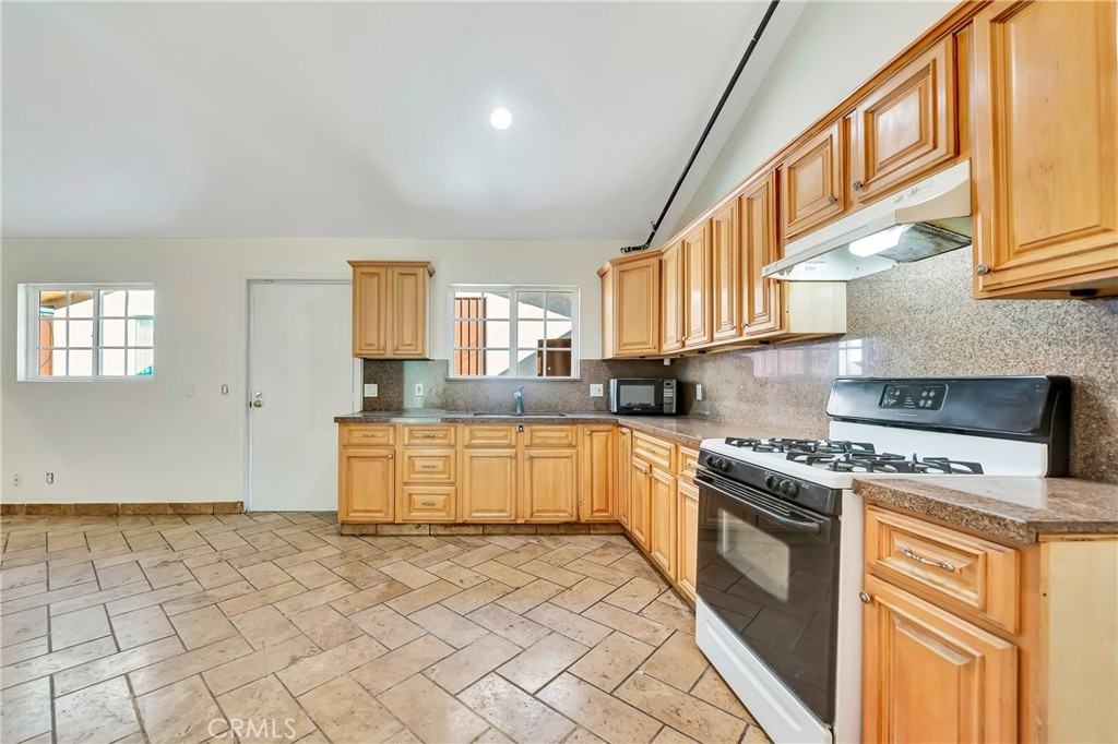 6933 Amigo Ave #6933 - Photo 5 of 27