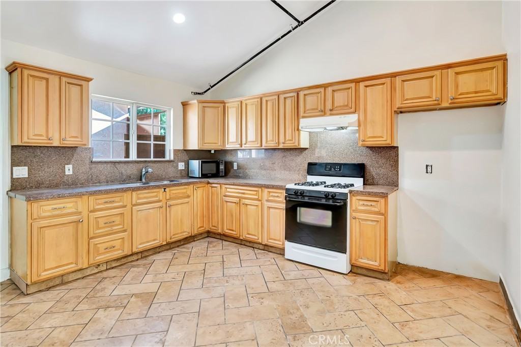 6933 Amigo Ave #6933 - Photo 6 of 27