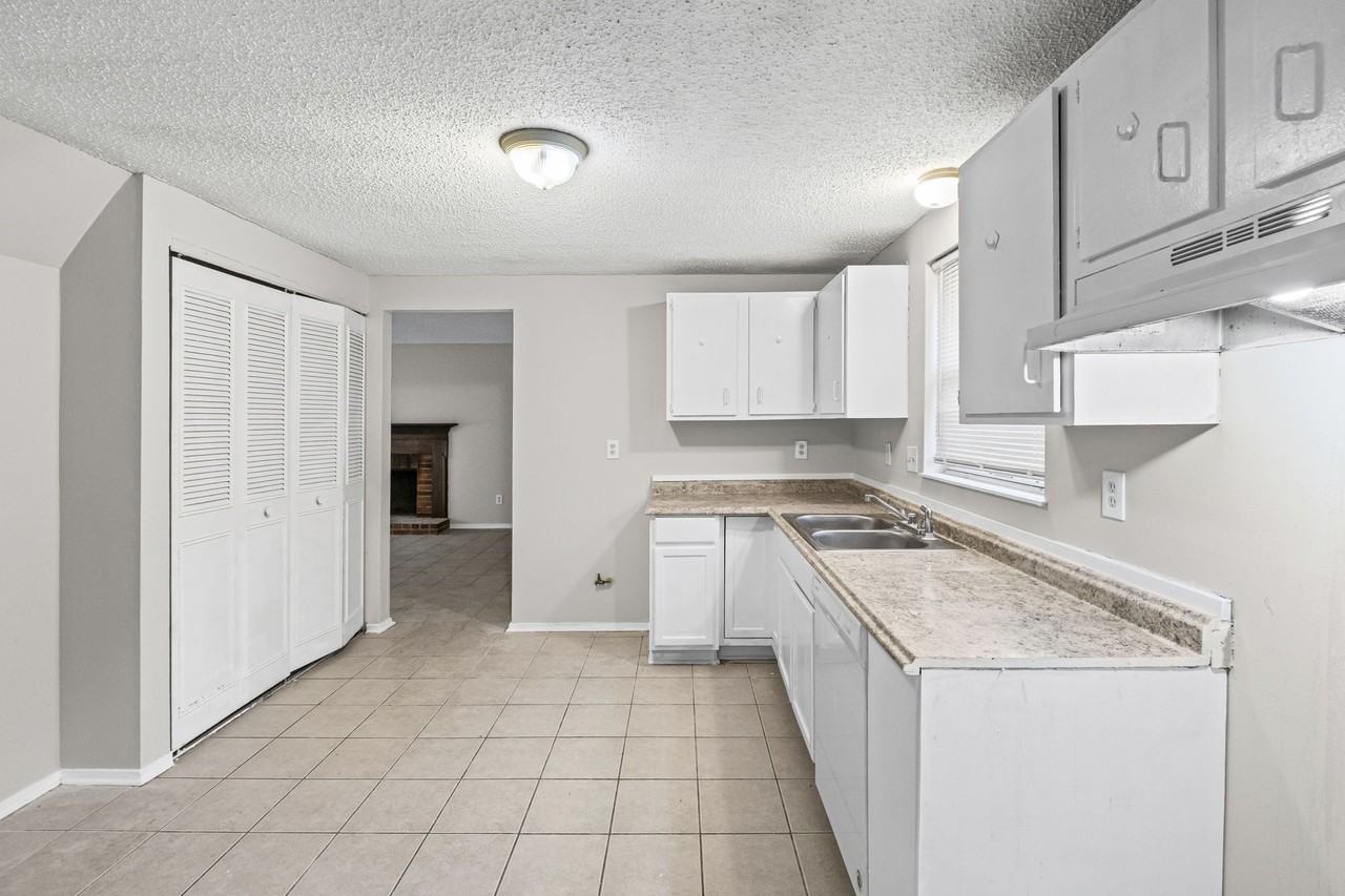 4185 Willow Park Dr #1 - Photo 3 of 10