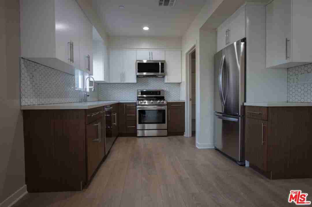 4924 Laurel Canyon Valley Village #4924-2 - Photo 4 of 25