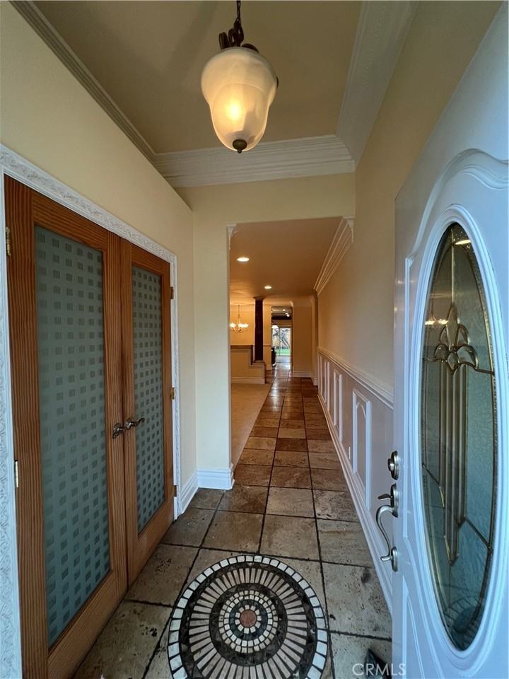 928 S Bon View Ave #928 - Photo 3 of 39