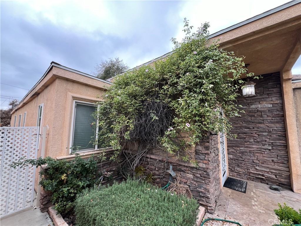 928 S Bon View Ave #928 - Photo 5 of 39