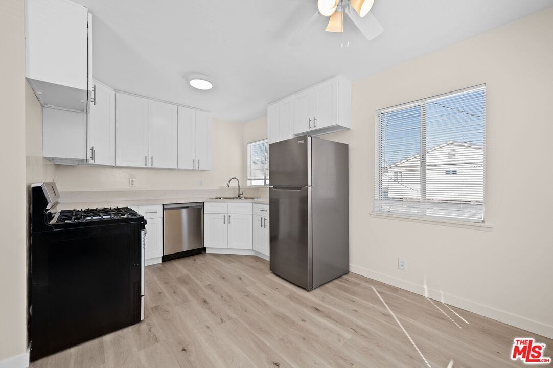 11825 Iowa Ave #11825-6 - Photo 4 of 20