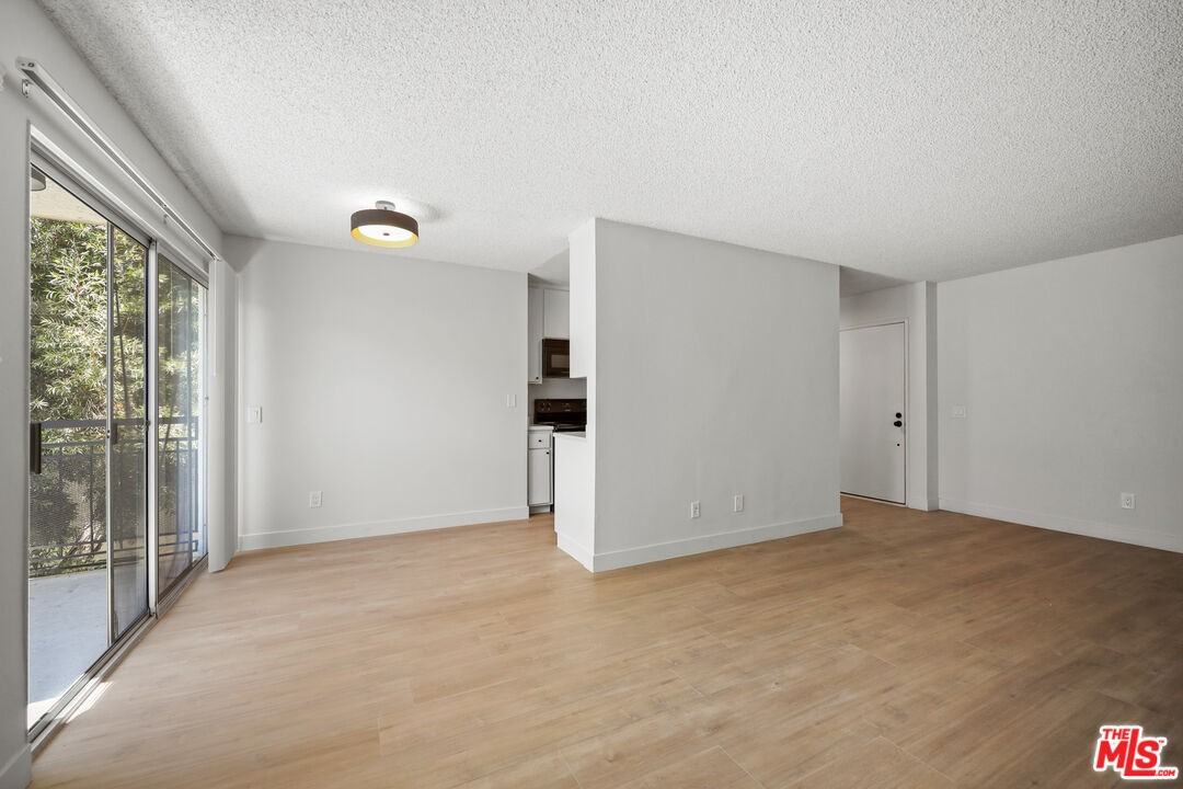 1352 S Carmelina Ave #1352-101 - Photo 5 of 14