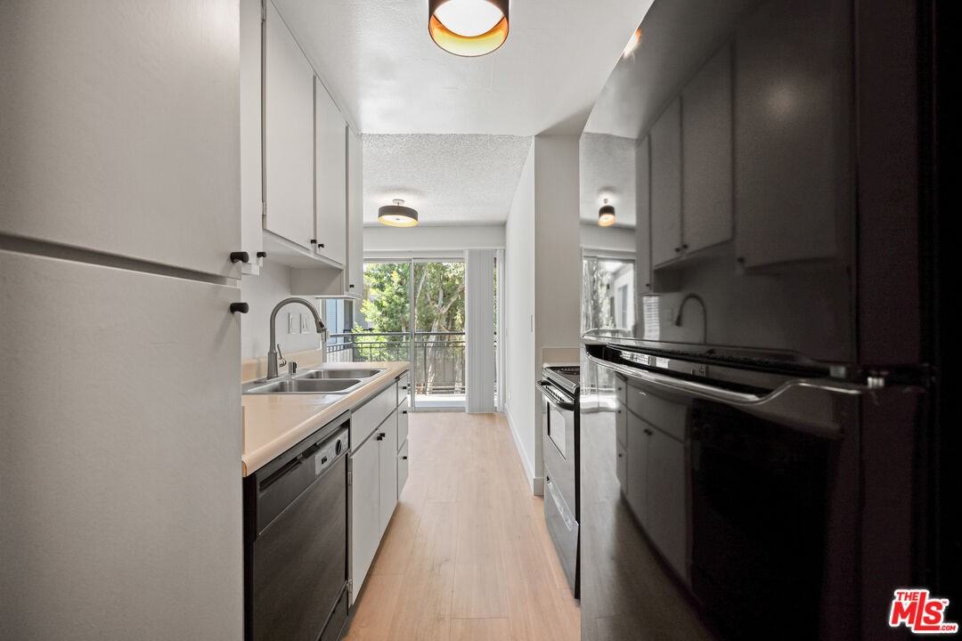 1352 S Carmelina Ave #1352-101 - Photo 7 of 14