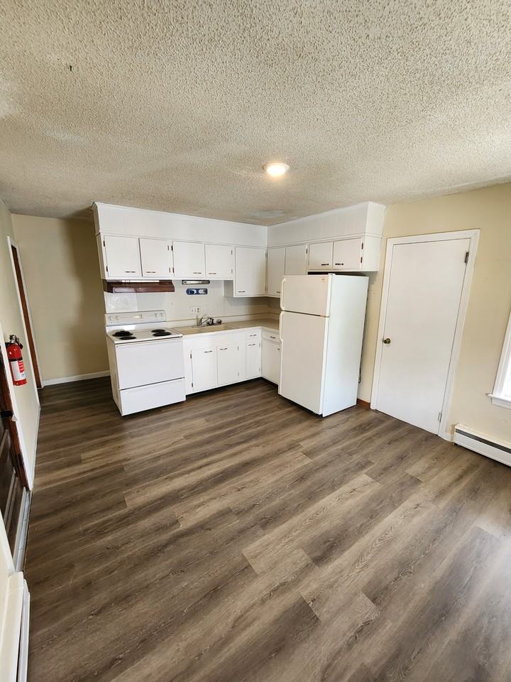 15 E Broad St #B - Photo 3 of 4