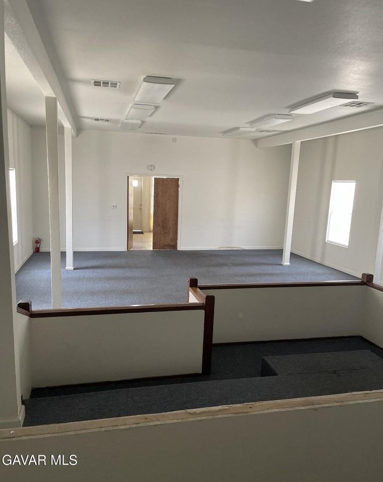 18512 Avenue Q E Palmdale Ca East #18512 - Photo 3 of 4