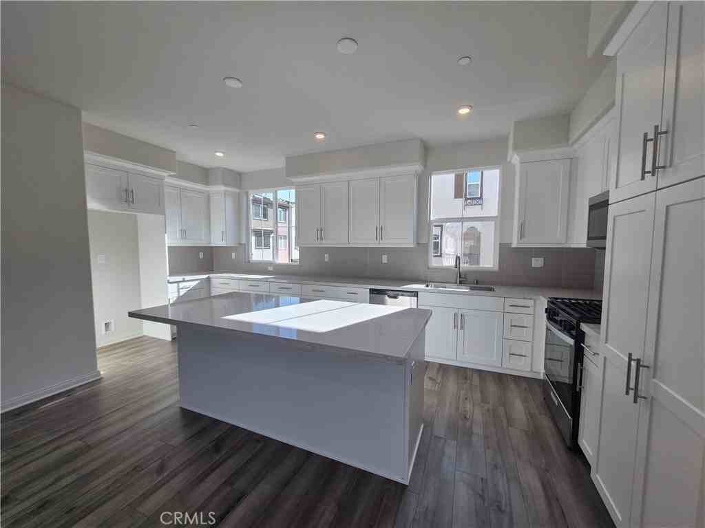 2137 Cumberland #2137 - Photo 2 of 24