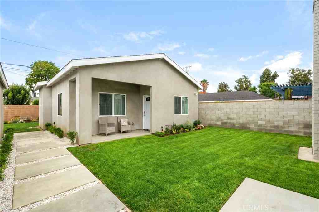 4433 Sunfield Ave #4433A - Photo 3 of 15