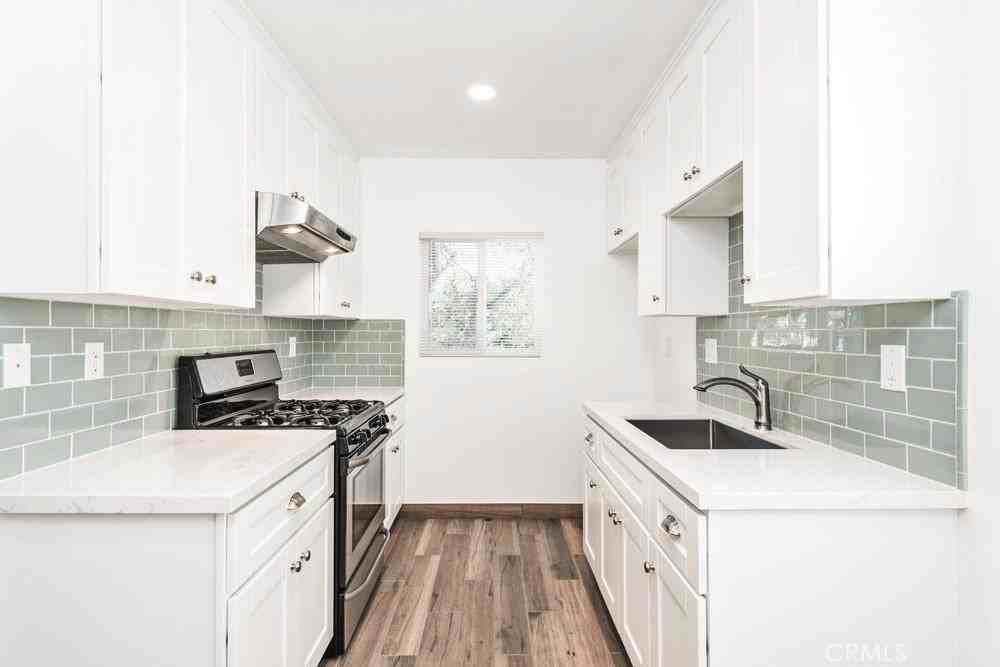 557 N Olive St #557D - Photo 3 of 12