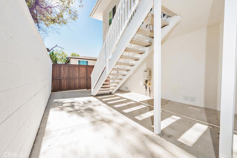 557 N Olive St #557D - Photo 7 of 12