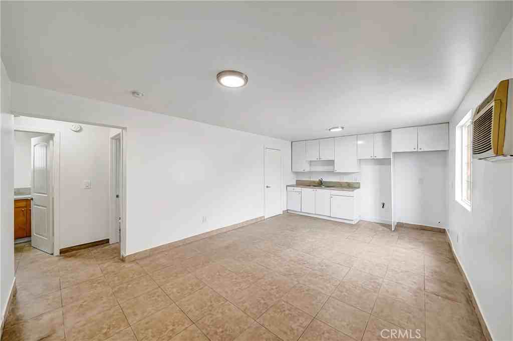 6827 Simpson Ave #6827-4 - Photo 4 of 19