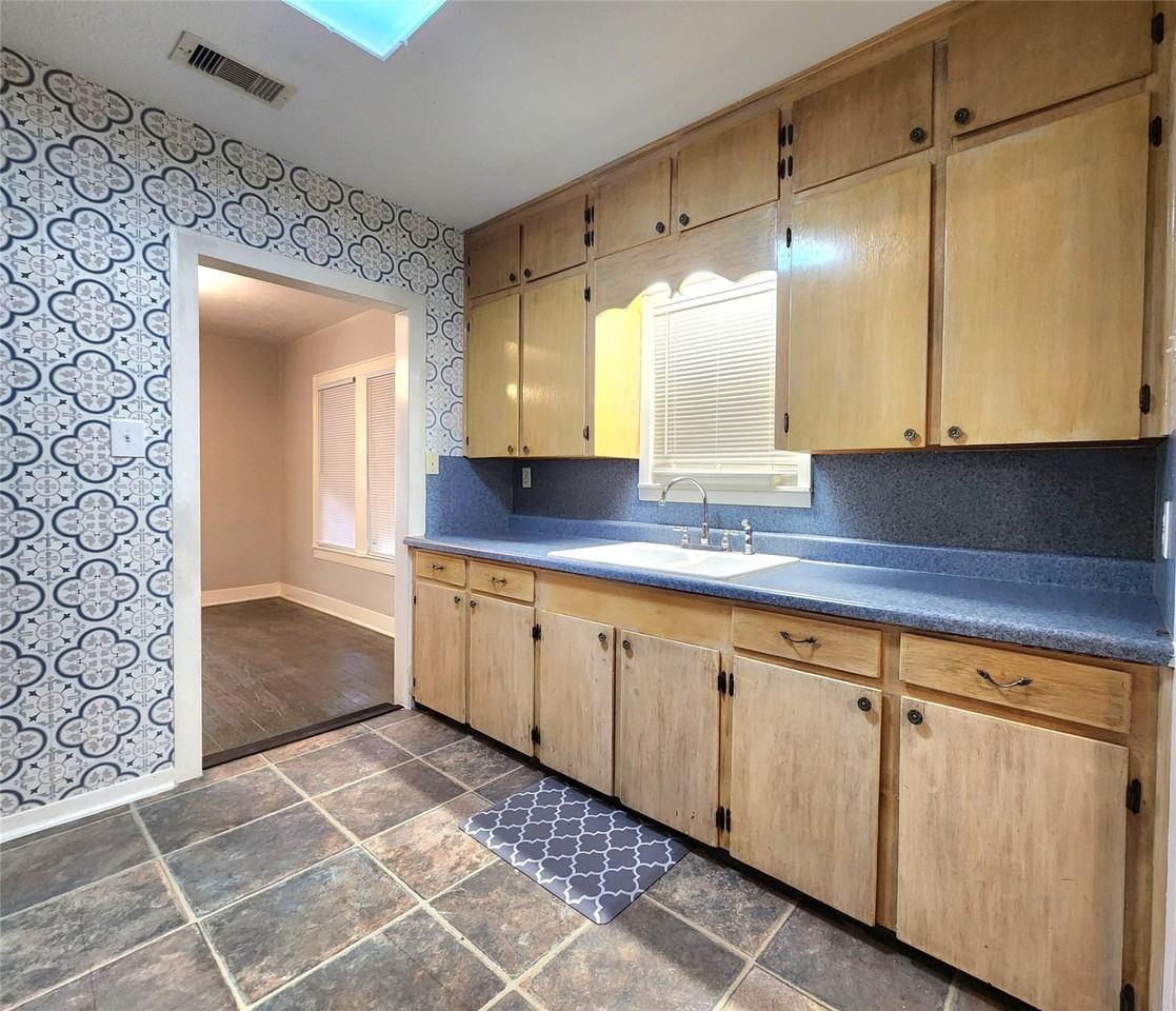 6306 Stillman St #6306 - Photo 7 of 19