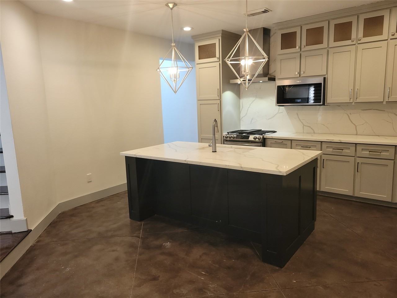 4914 Rose St #4914 - Photo 7 of 36