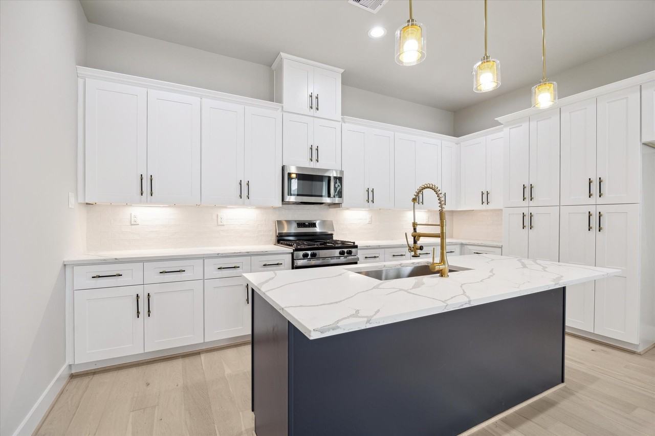 5819 Manfield Creek Ln #5819 - Photo 2 of 10