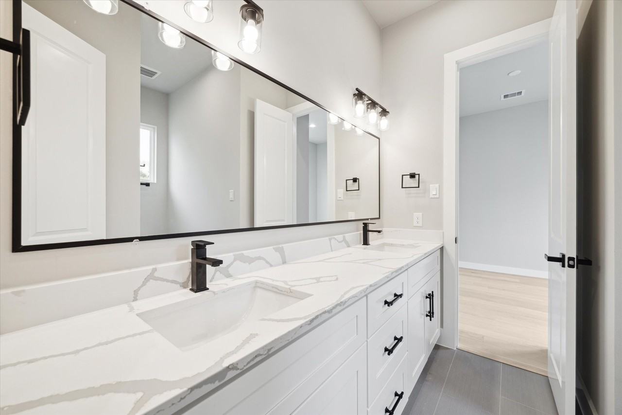 5819 Manfield Creek Ln #5819 - Photo 4 of 10