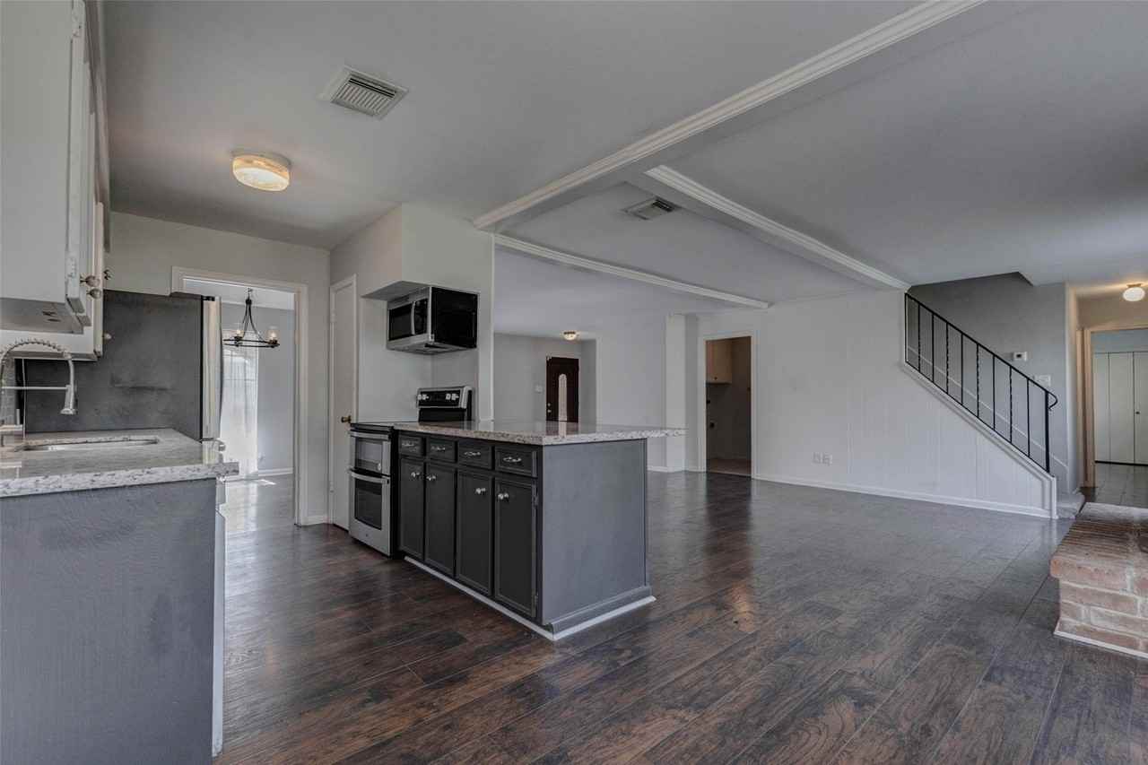 12710 Westleigh Dr #12710 - Photo 6 of 37