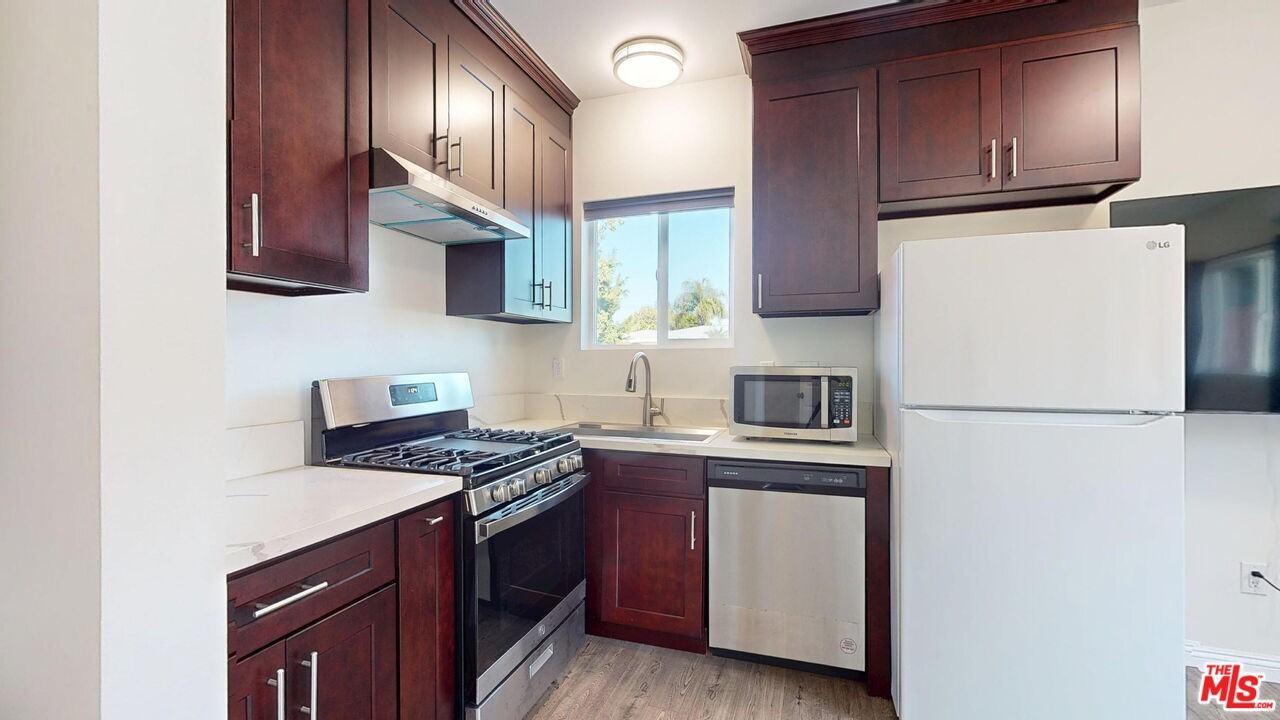 19198 Erwin St #19198 - Photo 2 of 7