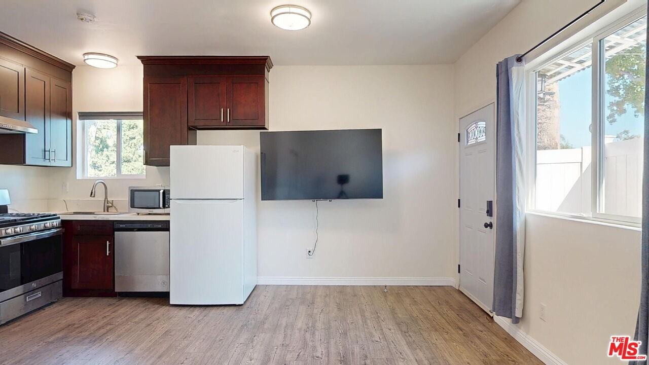 19198 Erwin St #19198 - Photo 7 of 7