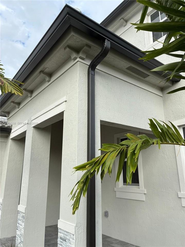 16303 Sw 147th Pl - Photo 4 of 37