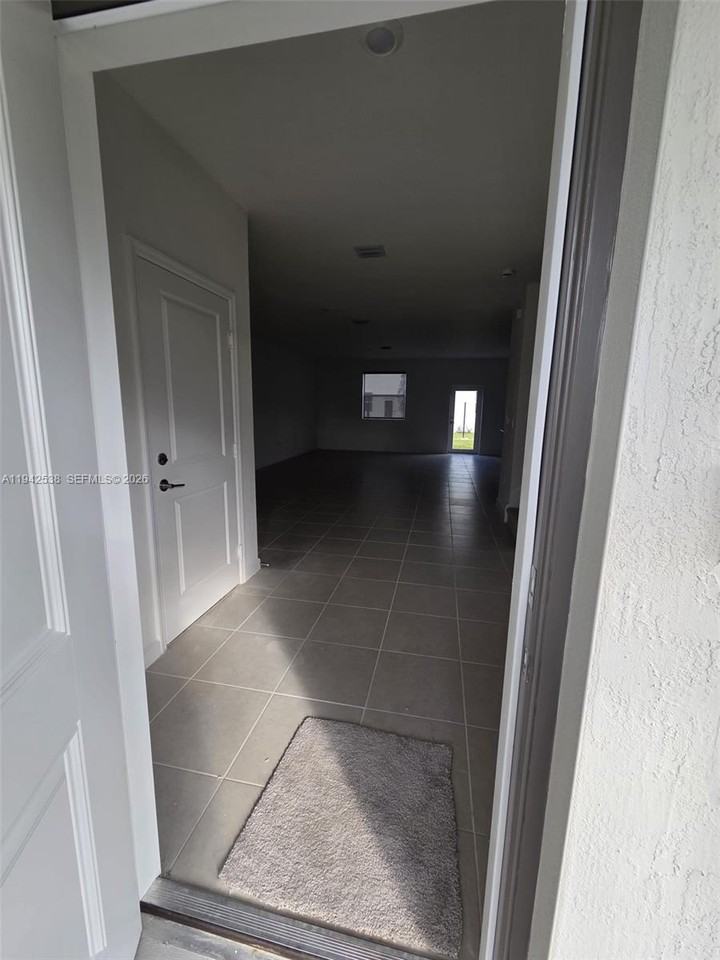 16303 Sw 147th Pl - Photo 5 of 37