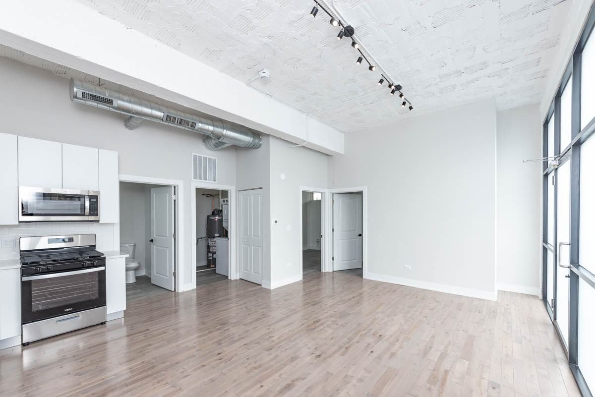 2000 W 22nd Pl #1E - Photo 2 of 13