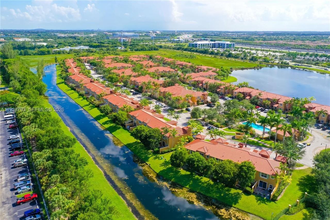 819 Sw 143rd Ave #819-1804 - Photo 6 of 21