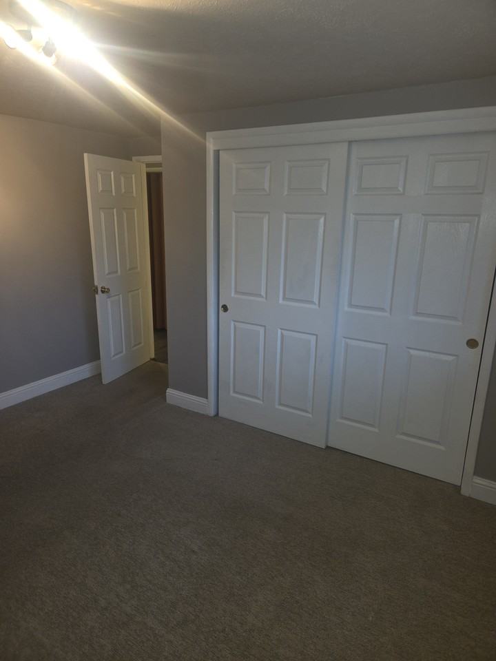 W Park Apartments - Photo 6 of 10