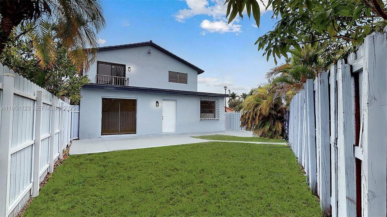 917 Sw 135th Ct - Photo 3 of 8