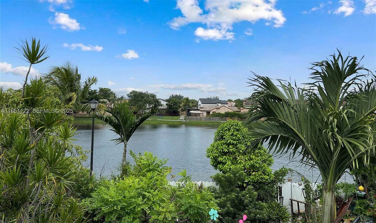 917 Sw 135th Ct - Photo 4 of 8