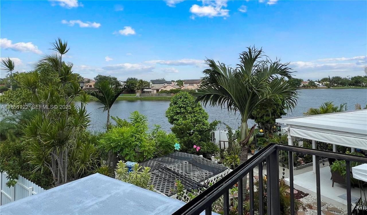 917 Sw 135th Ct - Photo 5 of 8